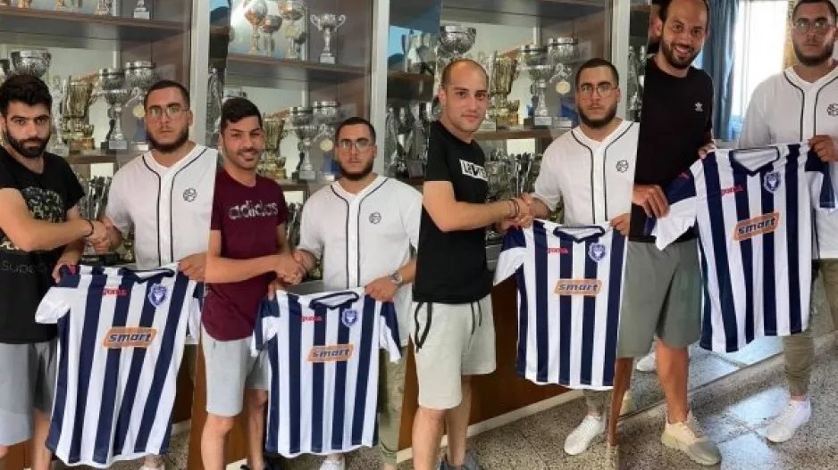 Ανακοίνωσε τέσσερις!