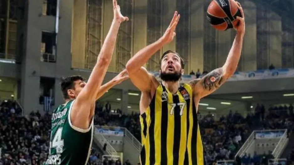 «Στη λίστα Ολυμπιακού και Παναθηναϊκού ο Λοβέρν»