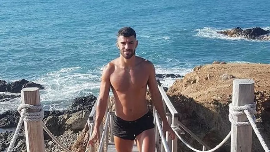 Με φόντο τη θάλασσα...
