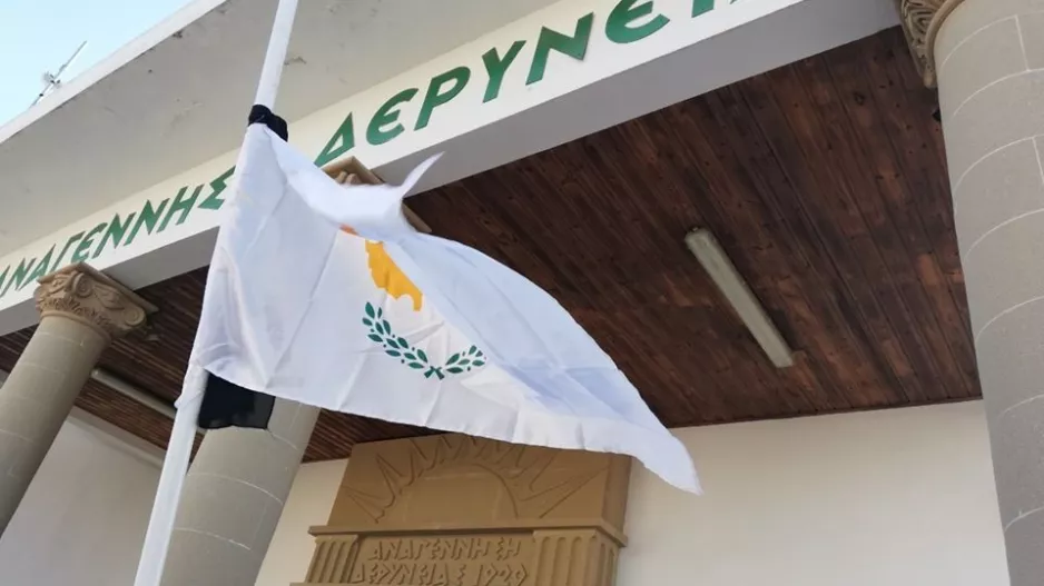 "Τιμή και δόξα, στους ήρωες μας που αντιστάθηκαν"