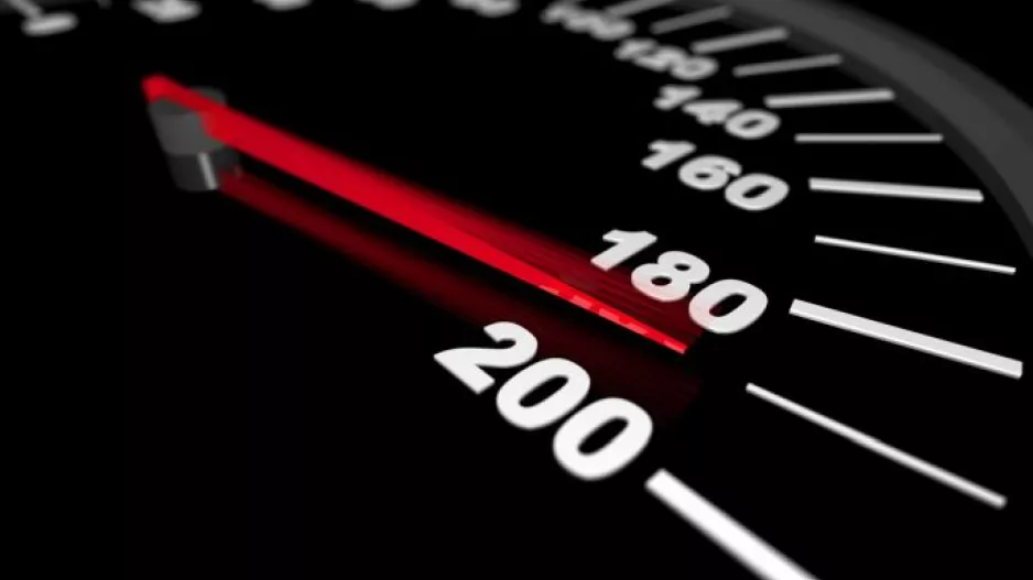 Συνελήφθη 21χρονος που οδηγούσε με 180 km! 