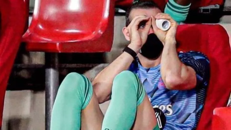 Τι ΒΛΕΠΕΙ ο Bale;;;