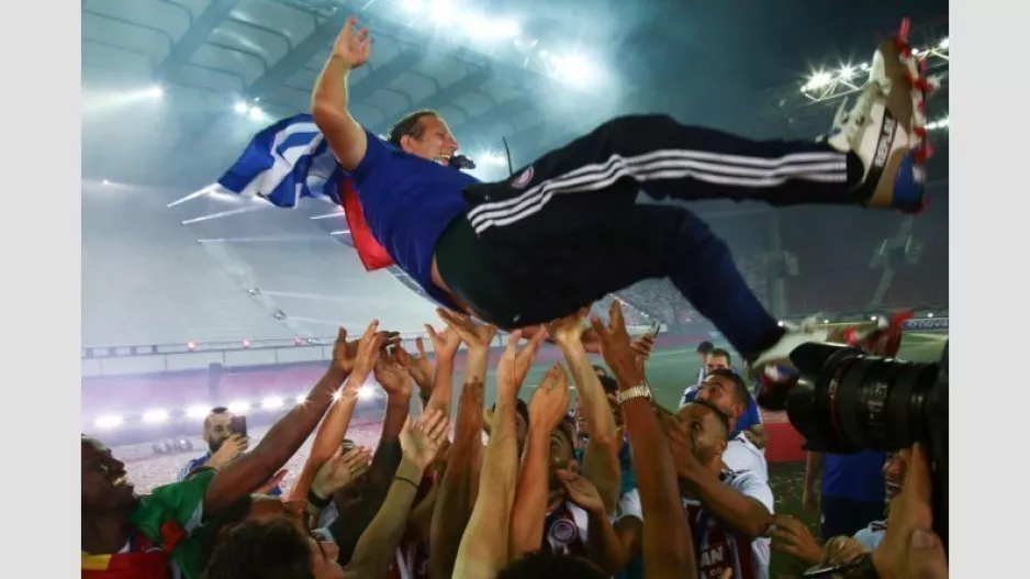 Πέταξαν στον... αέρα τον Μαρτίνς! (Φώτος)