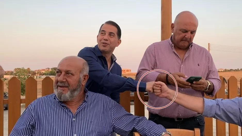 Με γροθιές/ΦΩΤΟΣ