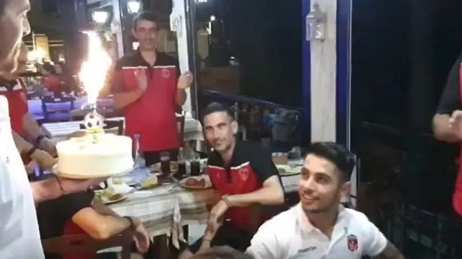 Τούρτα στον "κοντό" (βίντεο)