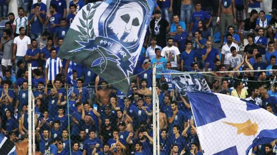 Tρελαμένοι Ανορθωσιάτες στα ττέλια!/ΦΩΤΟ του 95'