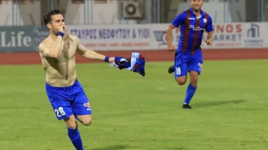"Ένα μεγάλο ευχαριστώ για όλες τις στιγμές που ζήσαμε μαζί/Εις το επανιδείν" (Το ΑΝΤΙΟ του Βασίλη)