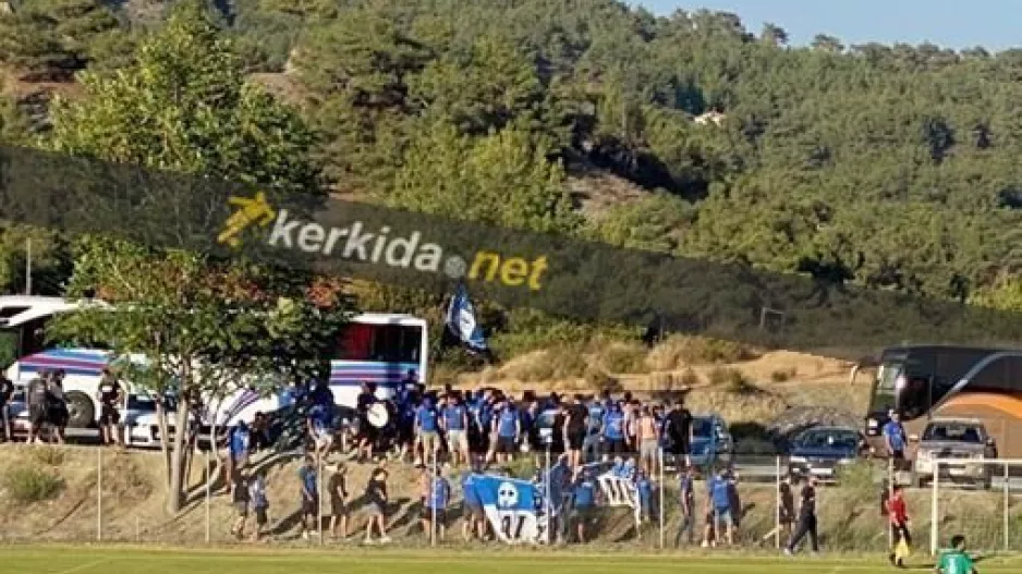 ΧΑΜΟΣ... οι Μαχητές με καπνογόνα/ΦΩΤΟΣ