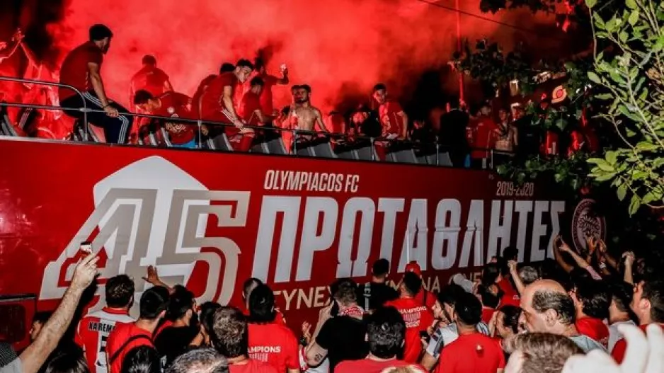 Ολυμπιακός: Τρελάθηκαν με το ανοιχτό πούλμαν οι παίκτες