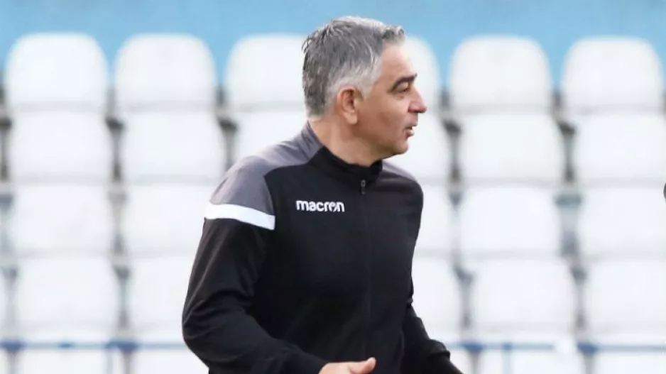 "Ήρθε η ώρα για τον αποχαιρετισμό/ Νιώθω περήφανος και αποχωρώ με ψηλά το κεφάλι..."