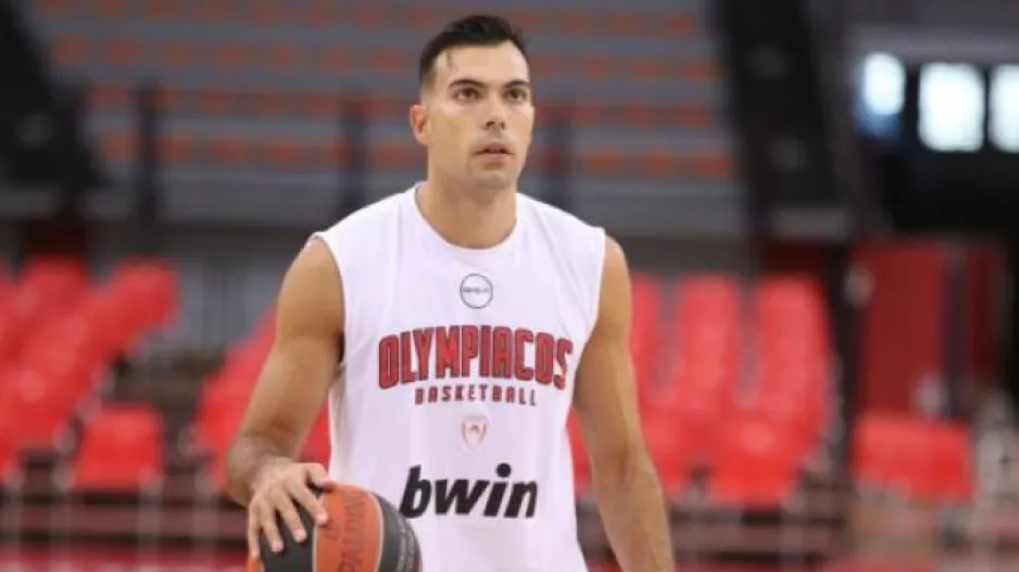 Συνεχίζεται η δουλειά, παραμένει σε καραντίνα ο Παπανικολάου