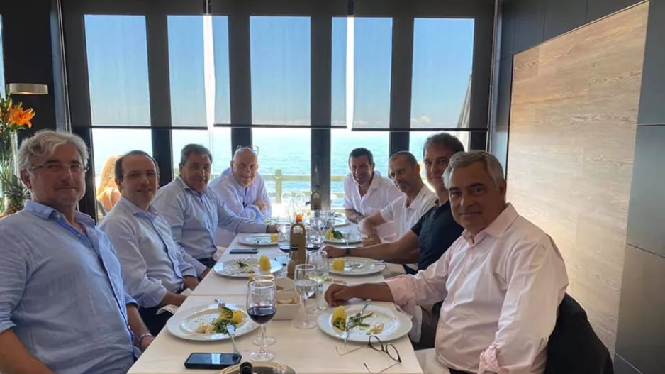 ΦΩΤΟ/Tραπέζι... με Φίγκο, Σέφεριν
