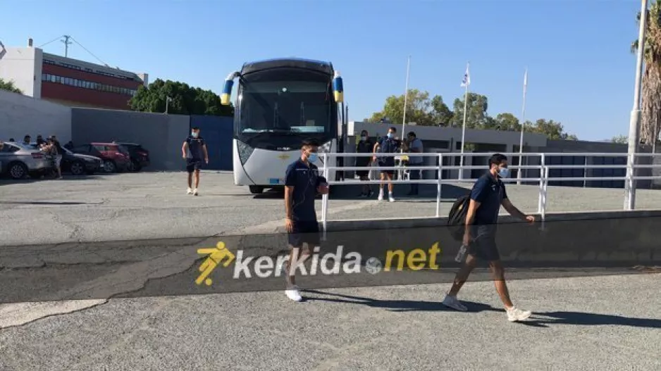 (ΒΙΝΤΕΟ/ΦΩΤΟΣ) Η άφιξη της ΑΕΛ
