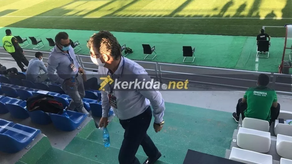 (ΦΩΤΟΣ) Παπασταύρου... πριν τη σέντρα