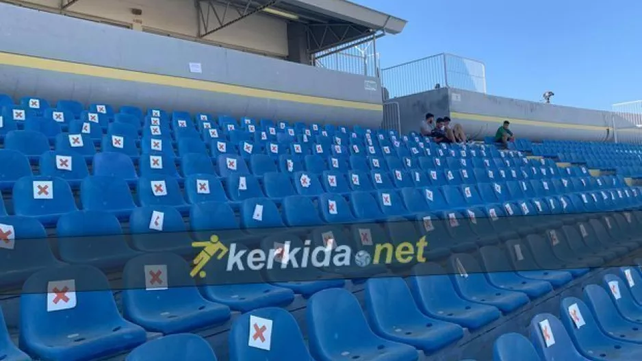 ΦΩΤΟΣ/Αποστάσεις... στο Μακάρειο