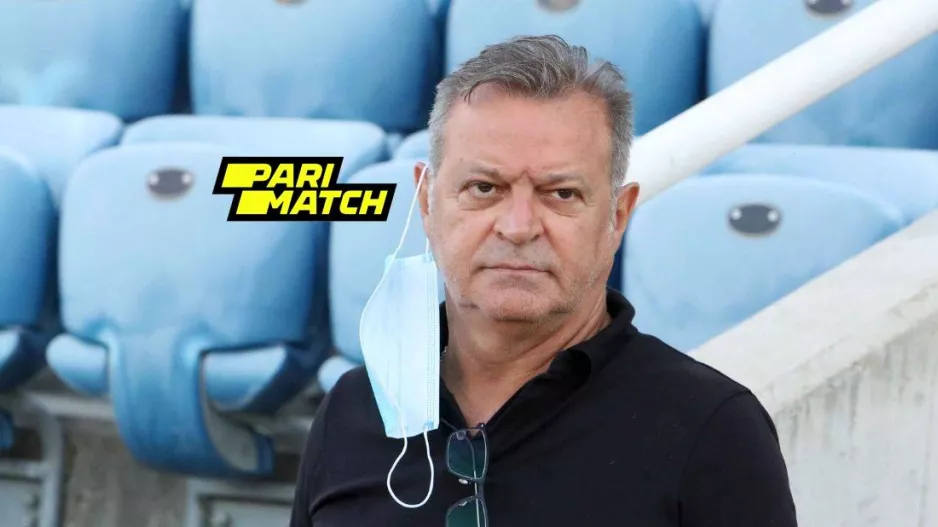 Μάσκα στο... αυτί!