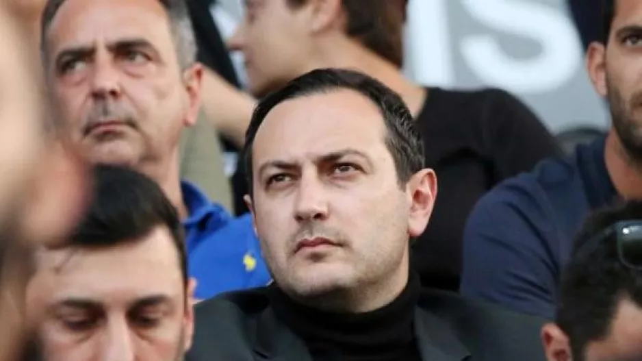 "Αν έπαιρνα 1 ευρώ για κάθε αρνητική σκέψη/ Όλες οι θέσεις παίζονται εκτός από τις τέσσερις πρώτες"