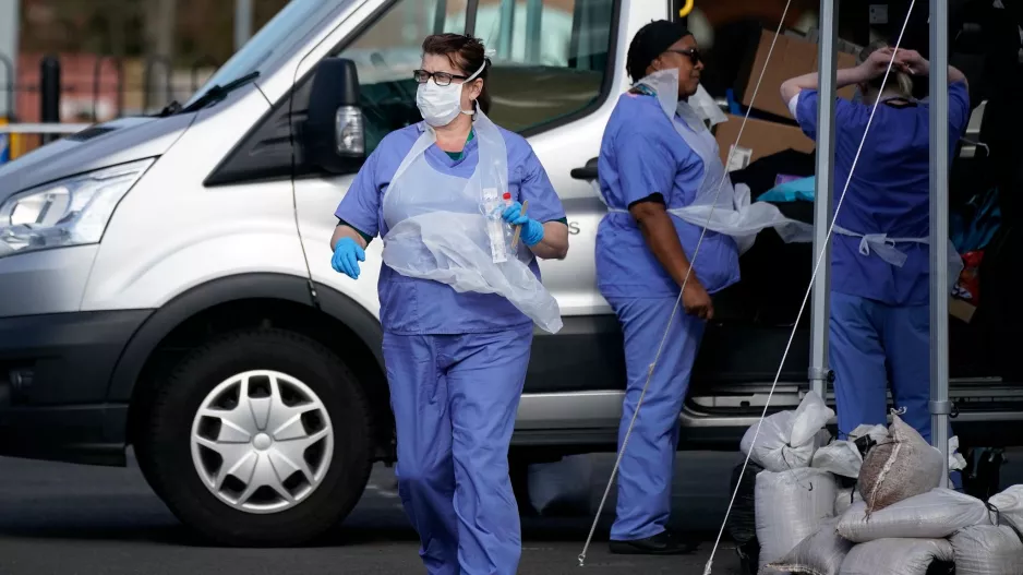 Ραγδαία αύξηση των κρουσμάτων –938 νέα περιστατικά στο Η.Β
