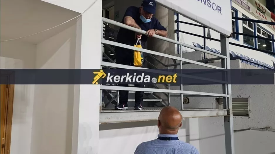 Κουβέντα στο... πόδι