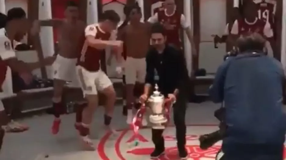 Πάρτι με τρελό χορό Αρτέτα/ΒΙΝΤΕΟ