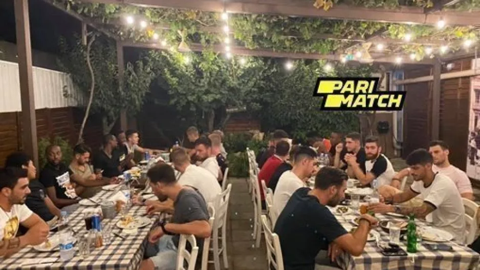 Δεξιώθηκε παίκτες και προπονητικό τιμ (φώτος)