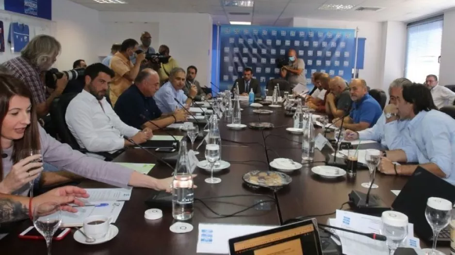 Στον αέρα η σέντρα του πρωταθλήματος!  