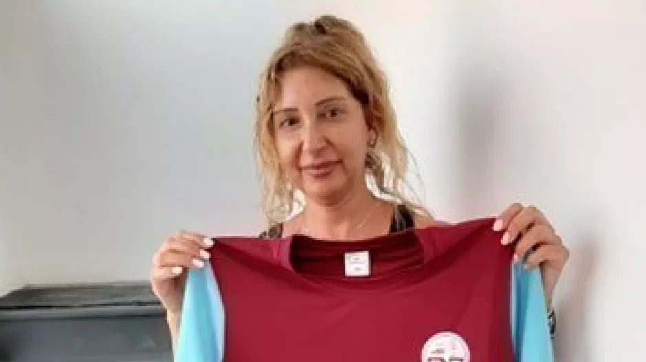 ΦΩΤΟΣ/Παραδόθηκαν οι πρώτες φανέλες των χορηγών