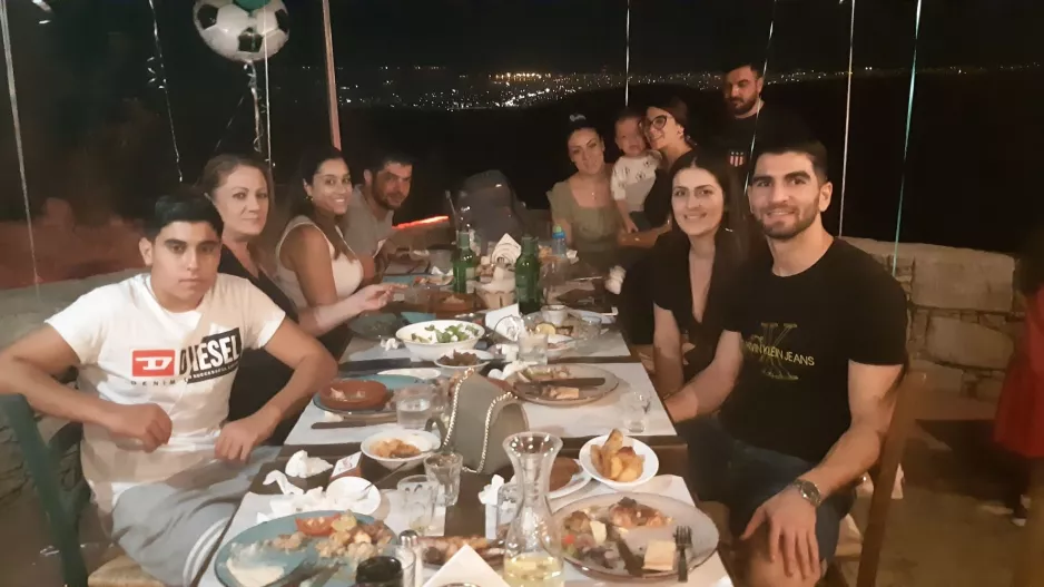 Πάρτι... ΠΡΟΚΡΙΣΗΣ στον Ιωάννη! (Φώτος)