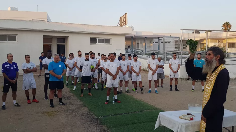 Αγιασμός πριν την πρεμιέρα
