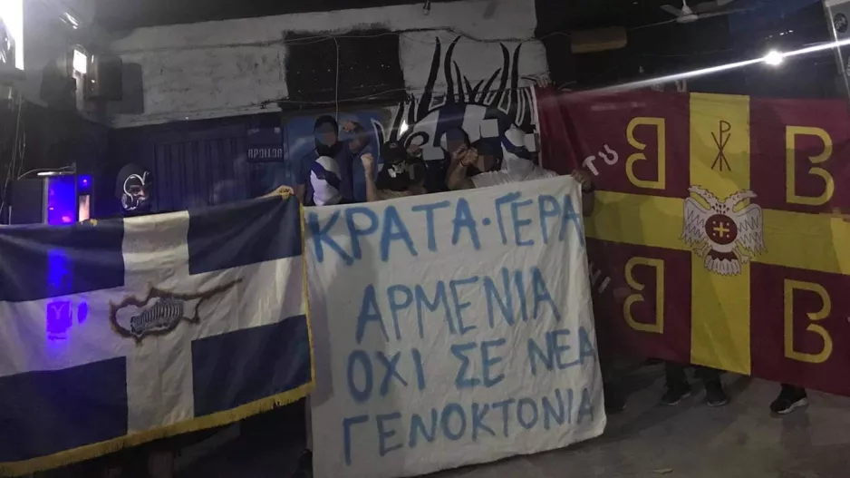 ΘΥΡΑ ΕΝΑ/Πανό