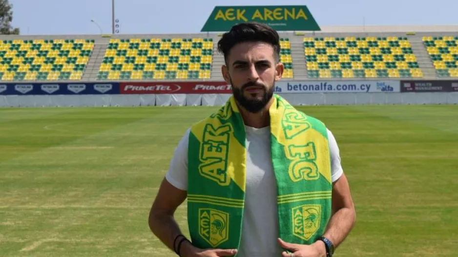 ΔΙΑΘΕΣΙΜΟΣ... ο Hector Torres