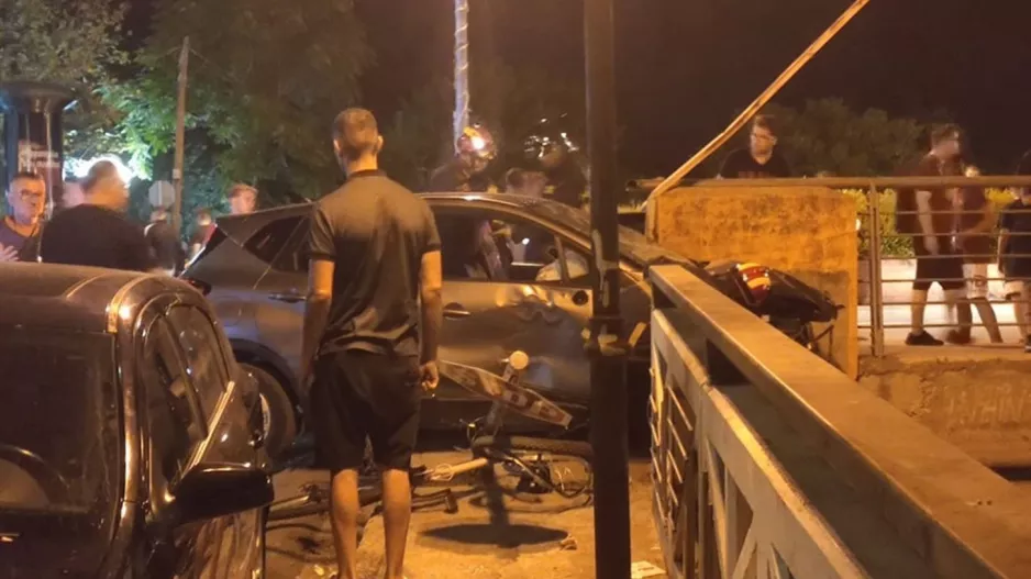 Τροχαίο στη Λάρισα/Συγκρούστηκαν αυτοκίνητα και... έριξαν δύο ανήλικους από γέφυρα 