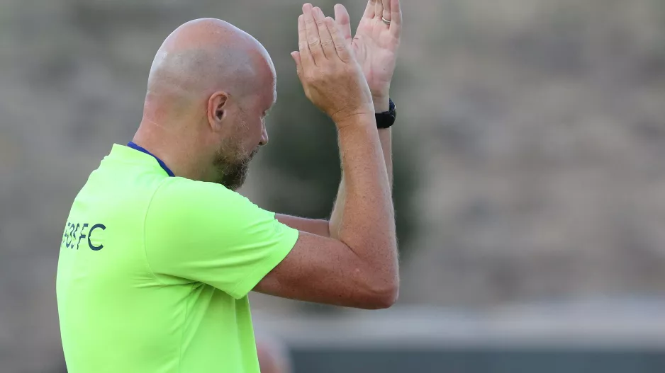 Χειροκρότημα για νίκη