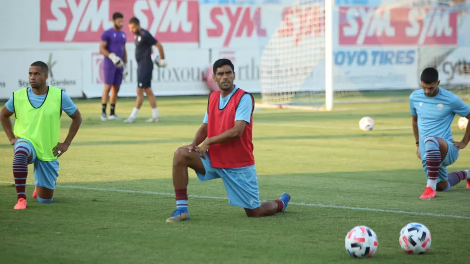 Στο ΜΗΔΕΝ... Ένωση και Αγία Νάπα