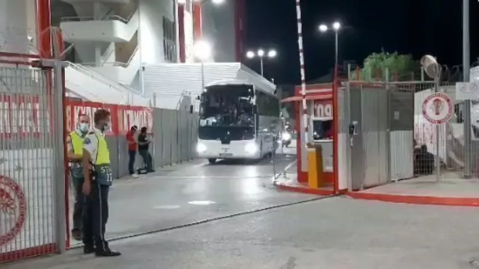 (Βίντεο) Η αποχώρηση της Ομόνοιας από το “Γεώργιος Καραϊσκάκης” 