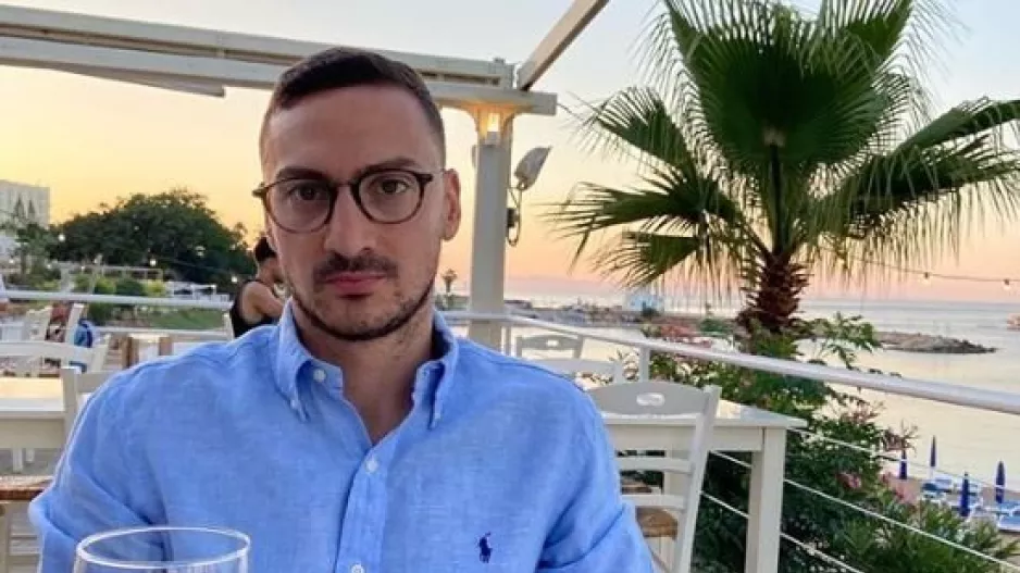 Γαλάζιος... Μακρής