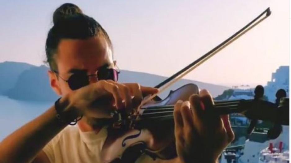 Επικό βίντεο: Φίλος του ΠΑΟΚ έπαιξε το «Ήρθαμε σκαστοί…» με το βιολί του ενόψει Κράσνονταρ (vid)