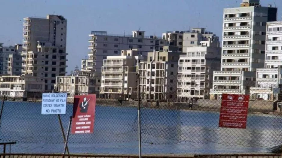 Με φόντο την... Αμμόχωστο