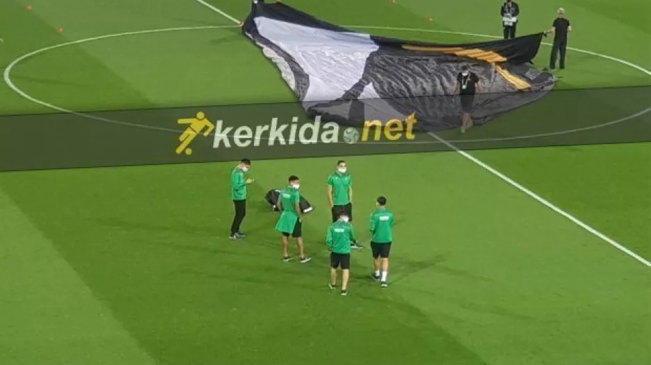 ΦΩΤΟΣ/Πάτησε... γρασίδι η Ομόνοια