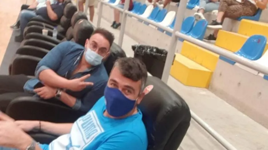 Πλάι-πλάι και πρώτο τραπέζι πίστα Τρισόκκας και Γεωργιάδης