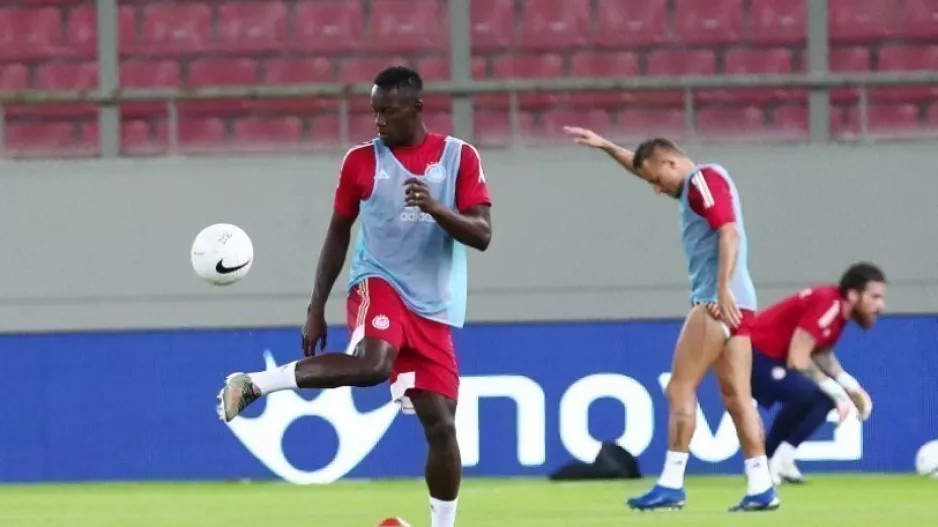 Ο Μαρτίνς σκέφτεται το 4-3-3 και τον αντί-Καμαρά