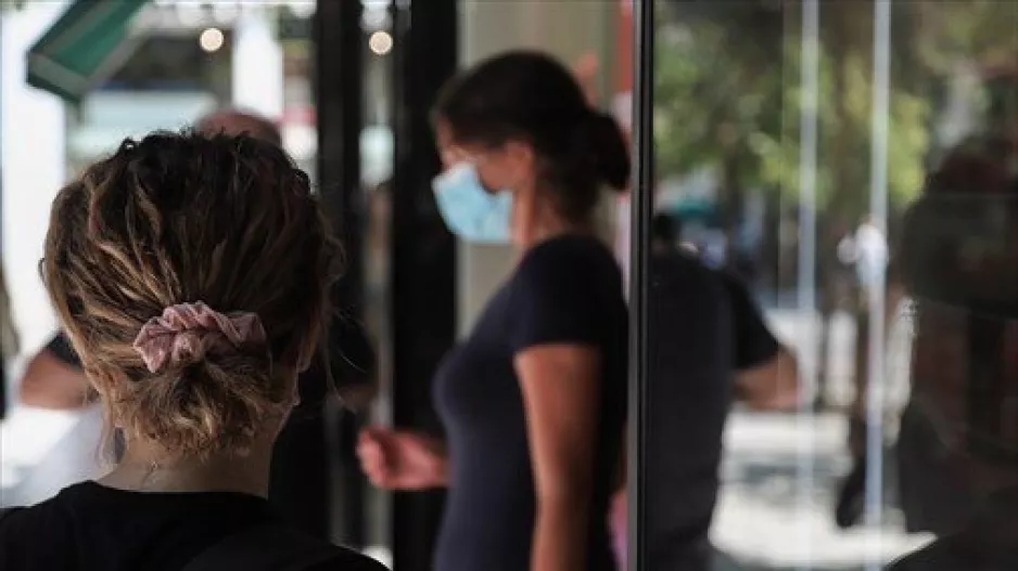 Από σήμερα... Σε αυτούς τους χώρους φοράς μάσκα, αλλιώς €300 πρόστιμο
