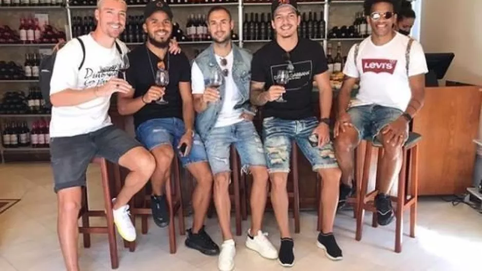 ΑΕΛίστες... για κρασάκι!