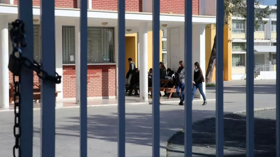 Κλείνουν δύο σχολεία σε Λεμεσό-Πάφο λόγω κρουσμάτων