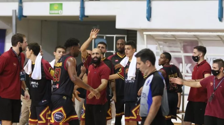 Μπλακ-άουτ x2 και βραχυκύκλωμα επιπέδου… Λιετκαμπέλις!