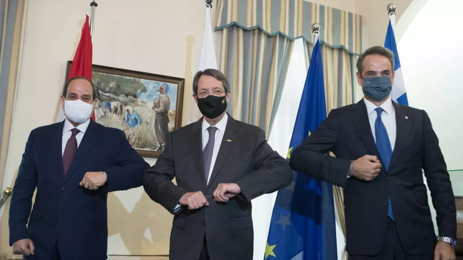 Eν φοούμαστε κανένα...