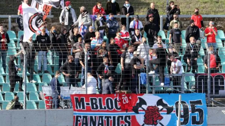 Με κόσμο στο γήπεδο