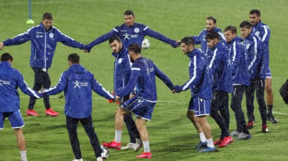 Προπόνηση στην... βροχερή "Elbasan Arena" (Φώτος)