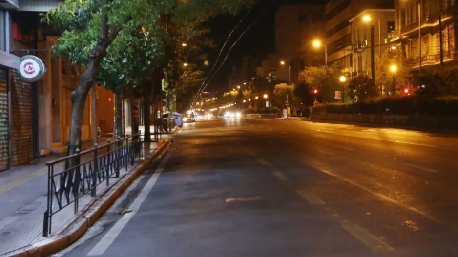 Γενικό lockdown στα 2.000