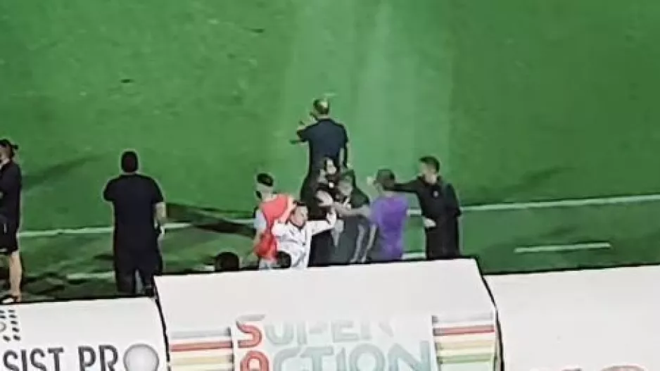 "Ξέσπασε" στο τέλος/βίντεο